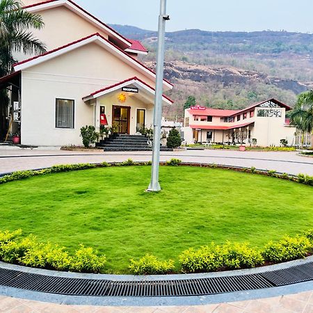 The Grand Leela Resort Khopoli Extérieur photo