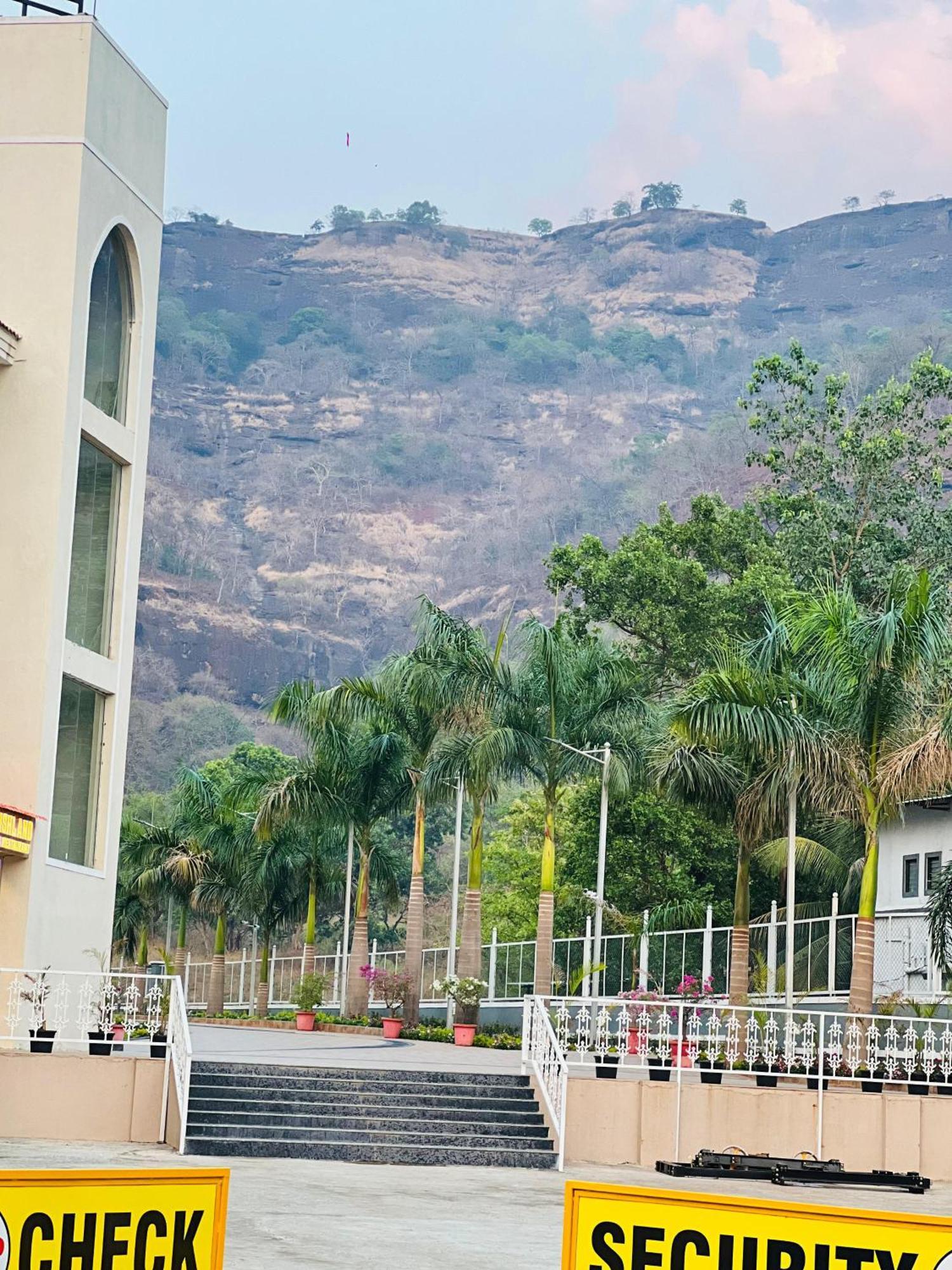 The Grand Leela Resort Khopoli Extérieur photo