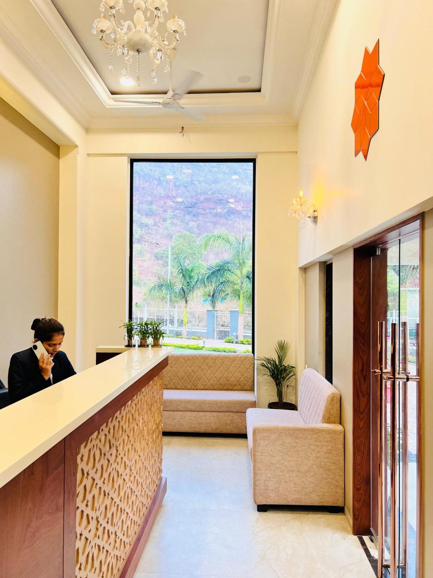 The Grand Leela Resort Khopoli Extérieur photo