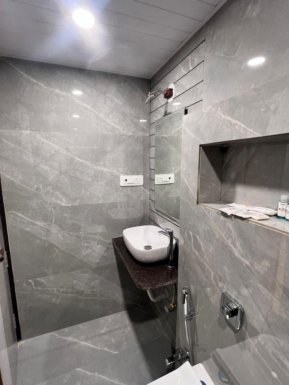 The Grand Leela Resort Khopoli Extérieur photo