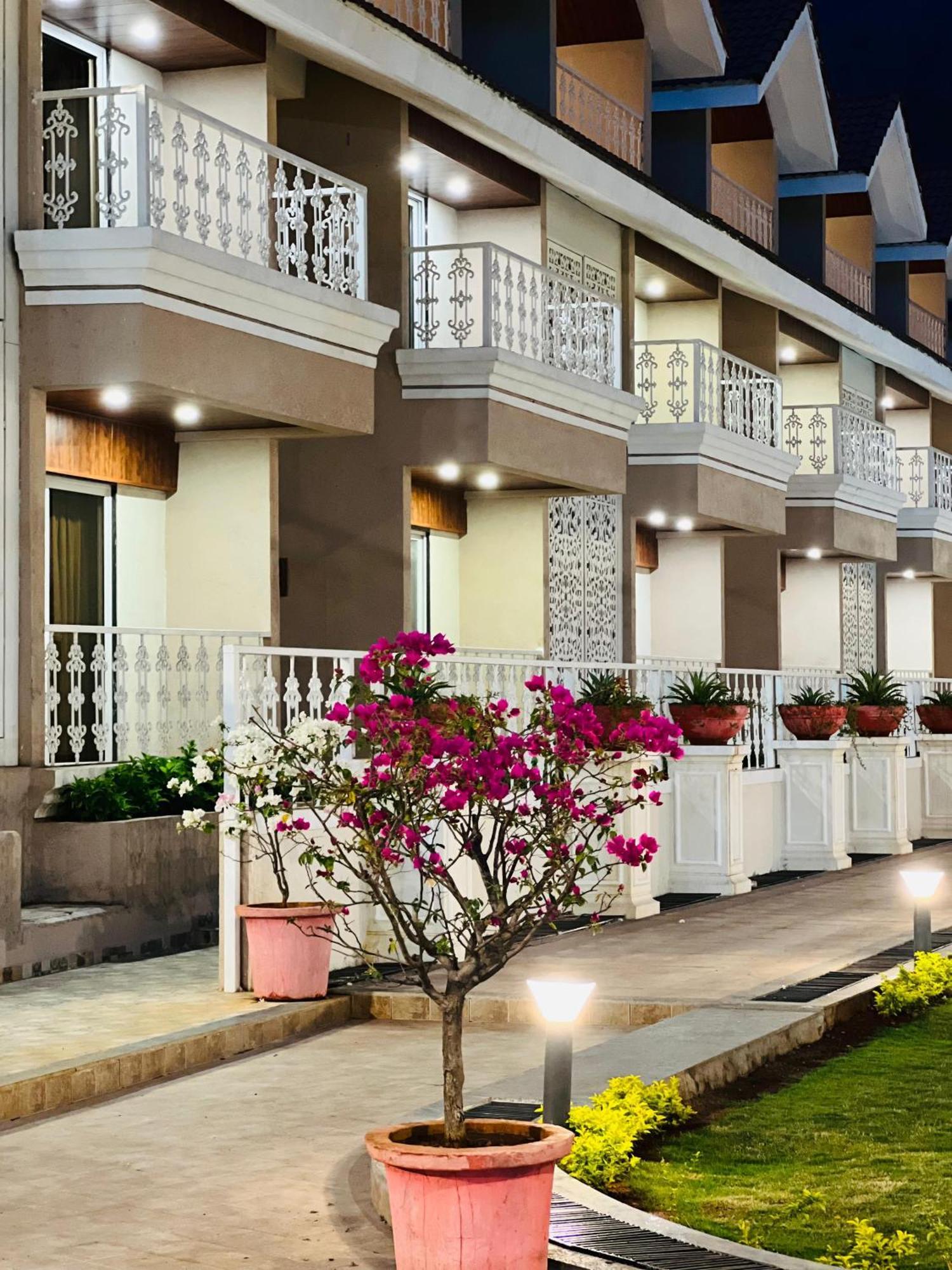 The Grand Leela Resort Khopoli Extérieur photo