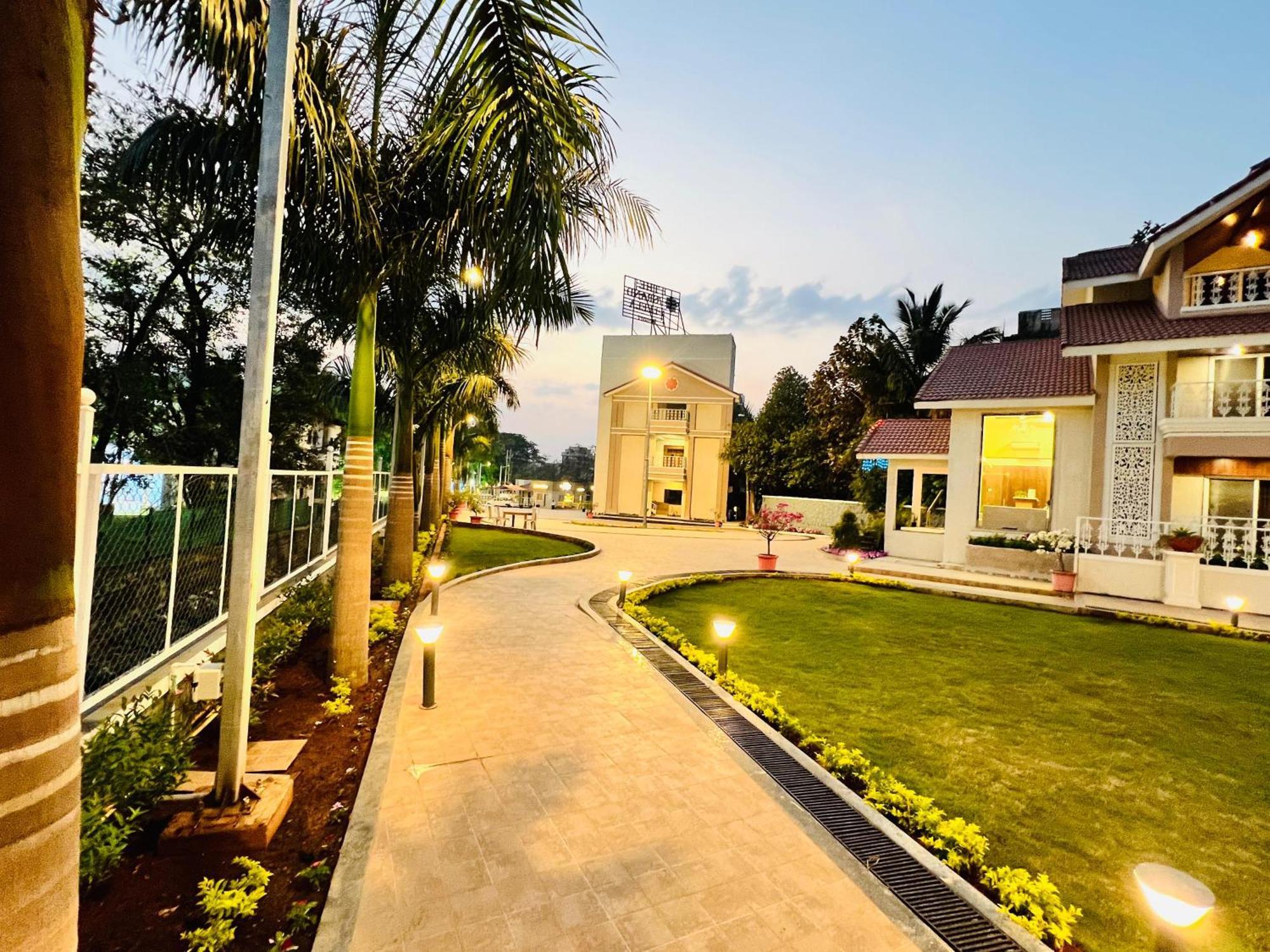 The Grand Leela Resort Khopoli Extérieur photo