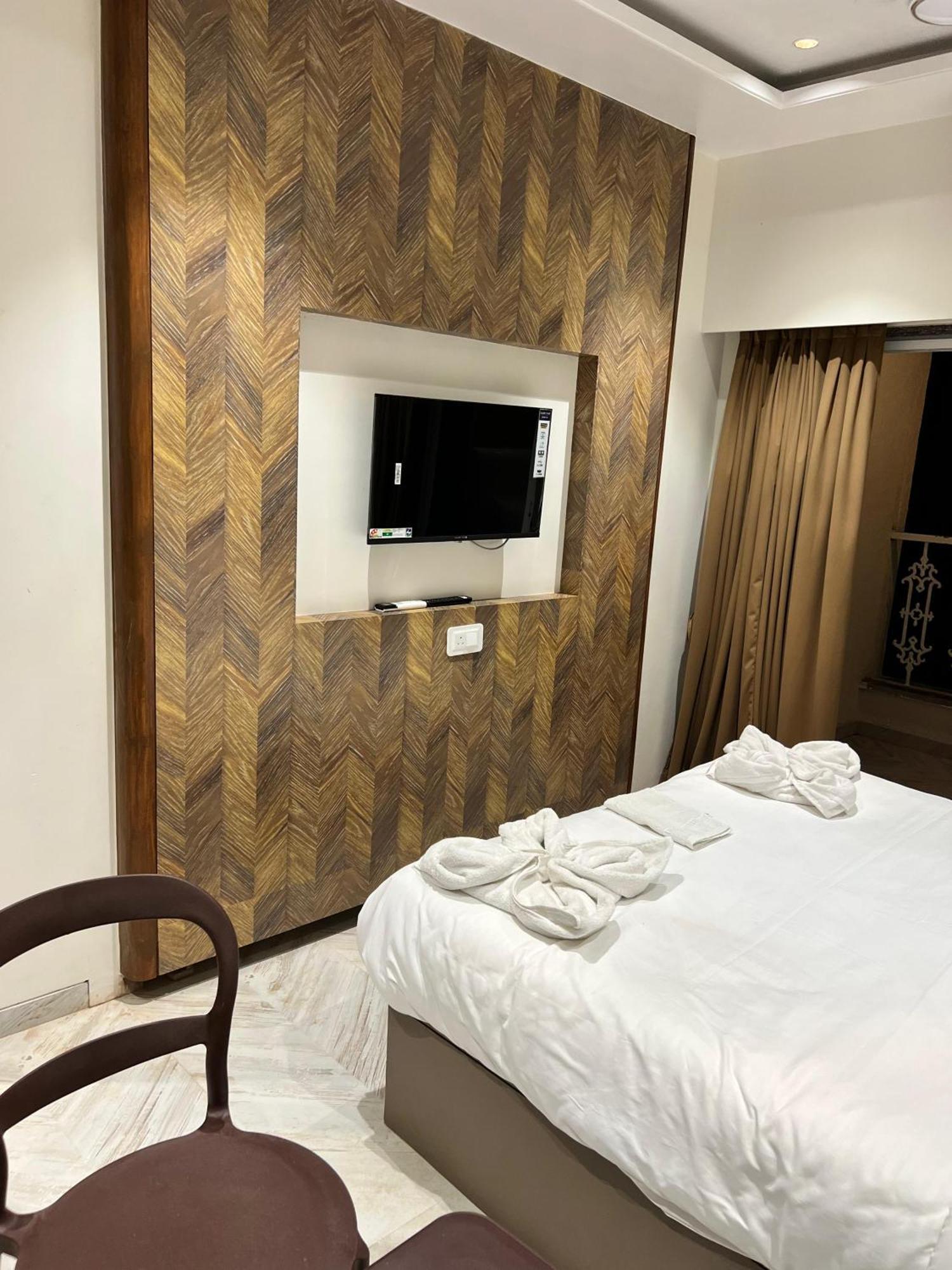 The Grand Leela Resort Khopoli Extérieur photo