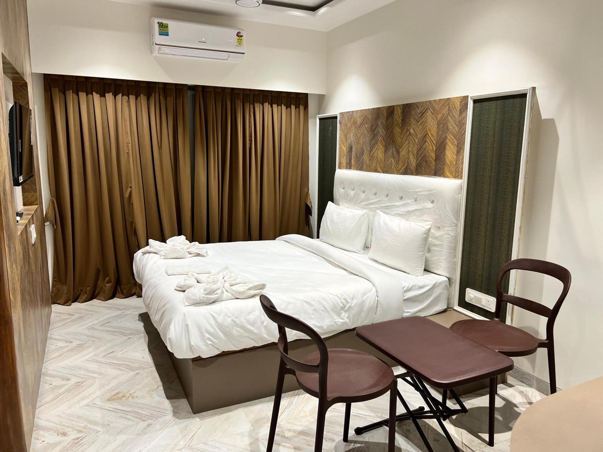The Grand Leela Resort Khopoli Extérieur photo
