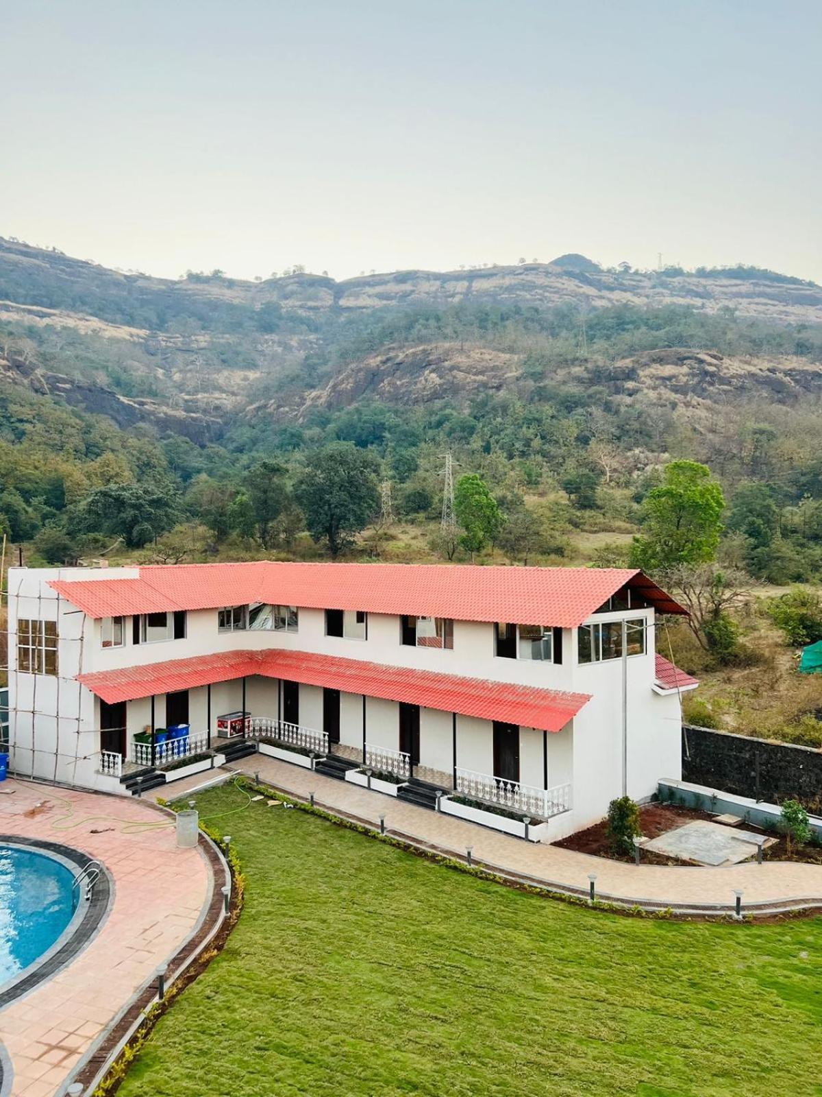 The Grand Leela Resort Khopoli Extérieur photo